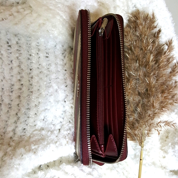 ๐HP๐Authentic Coach Accordion zip wallet in signature canvas - Picture 4 of 6